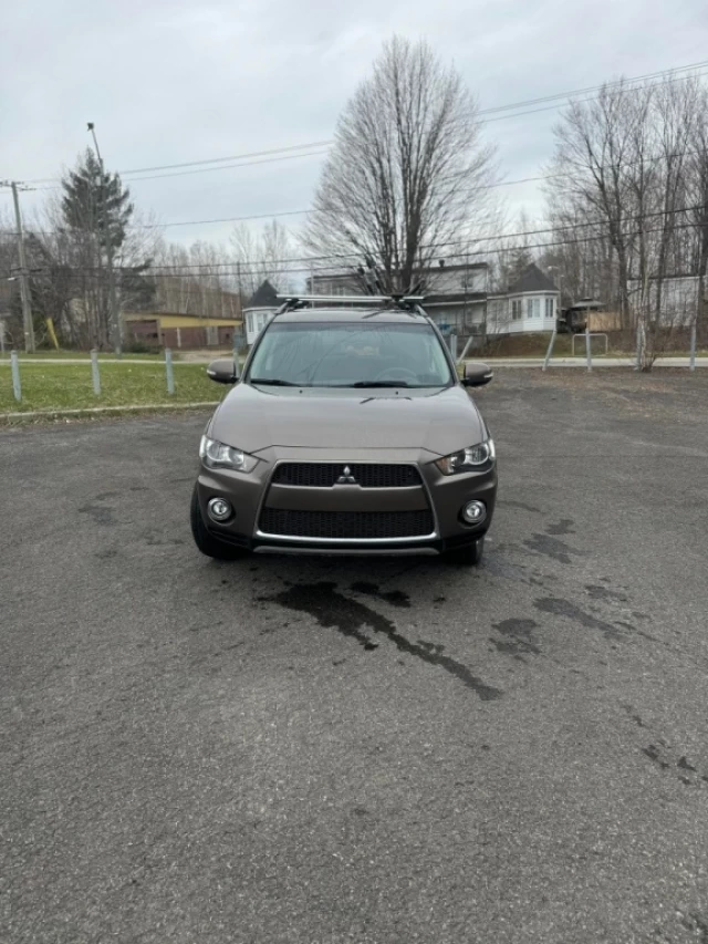 Mitsubishi Outlander LS 2013