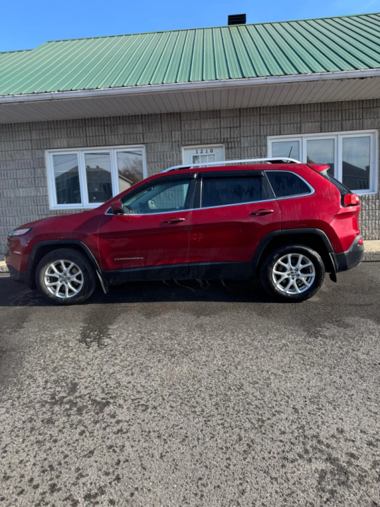 2016 Jeep Cherokee North Main Image