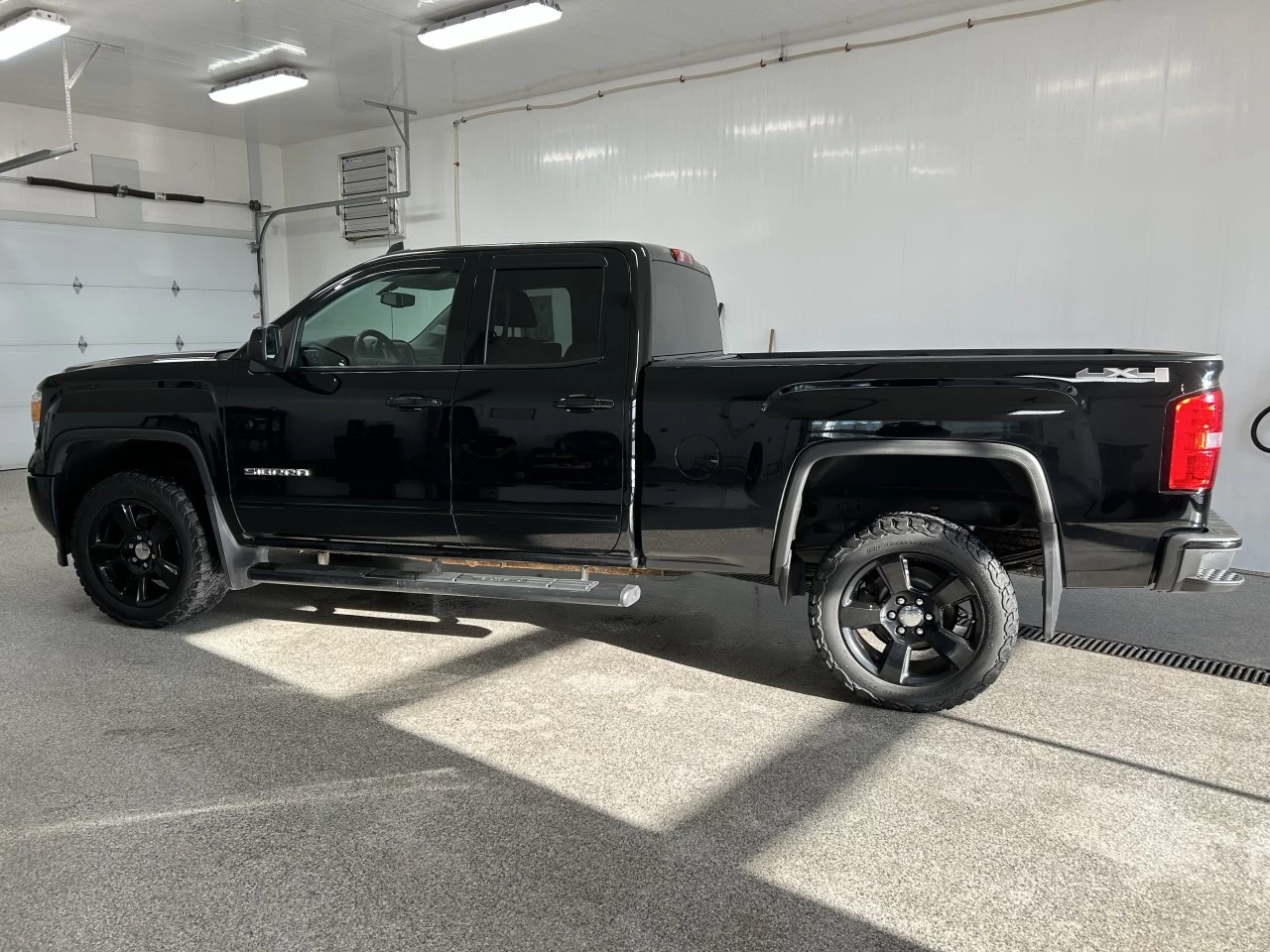 2015 GMC Sierra 1500 4WD Double Cab 143.5" Image principale