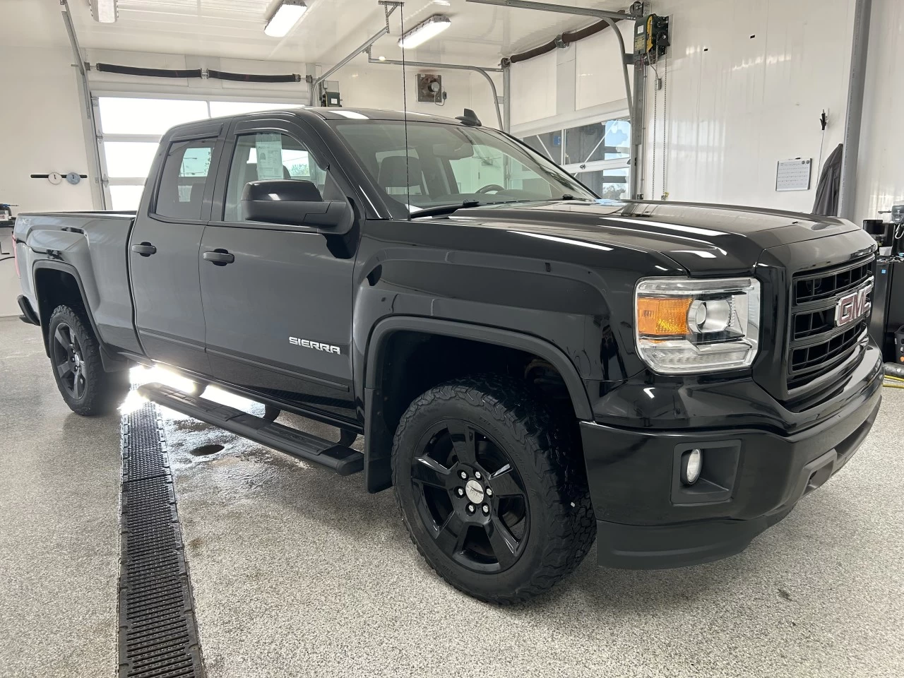 2015 GMC Sierra 1500 4WD Double Cab 143.5" Image principale