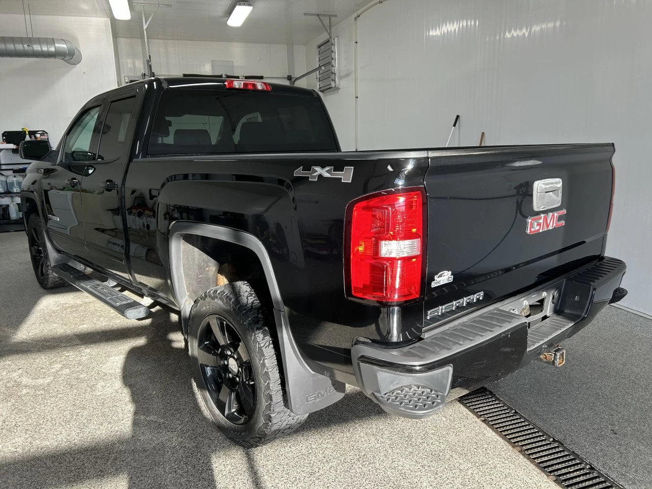 2015 GMC Sierra 1500 4WD Double Cab 143.5" Image principale