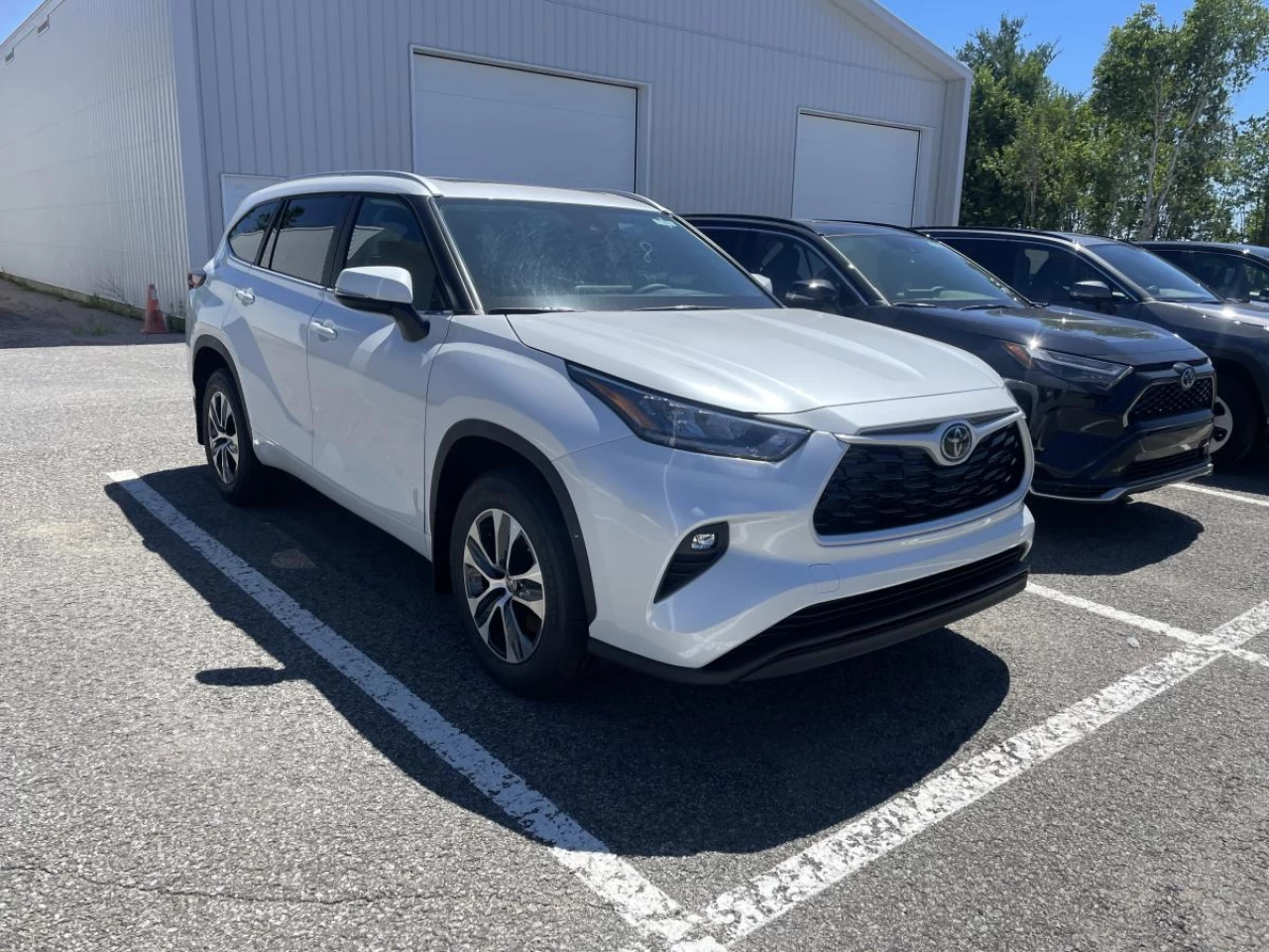 2024 Toyota Highlander XLE AWD Main Image