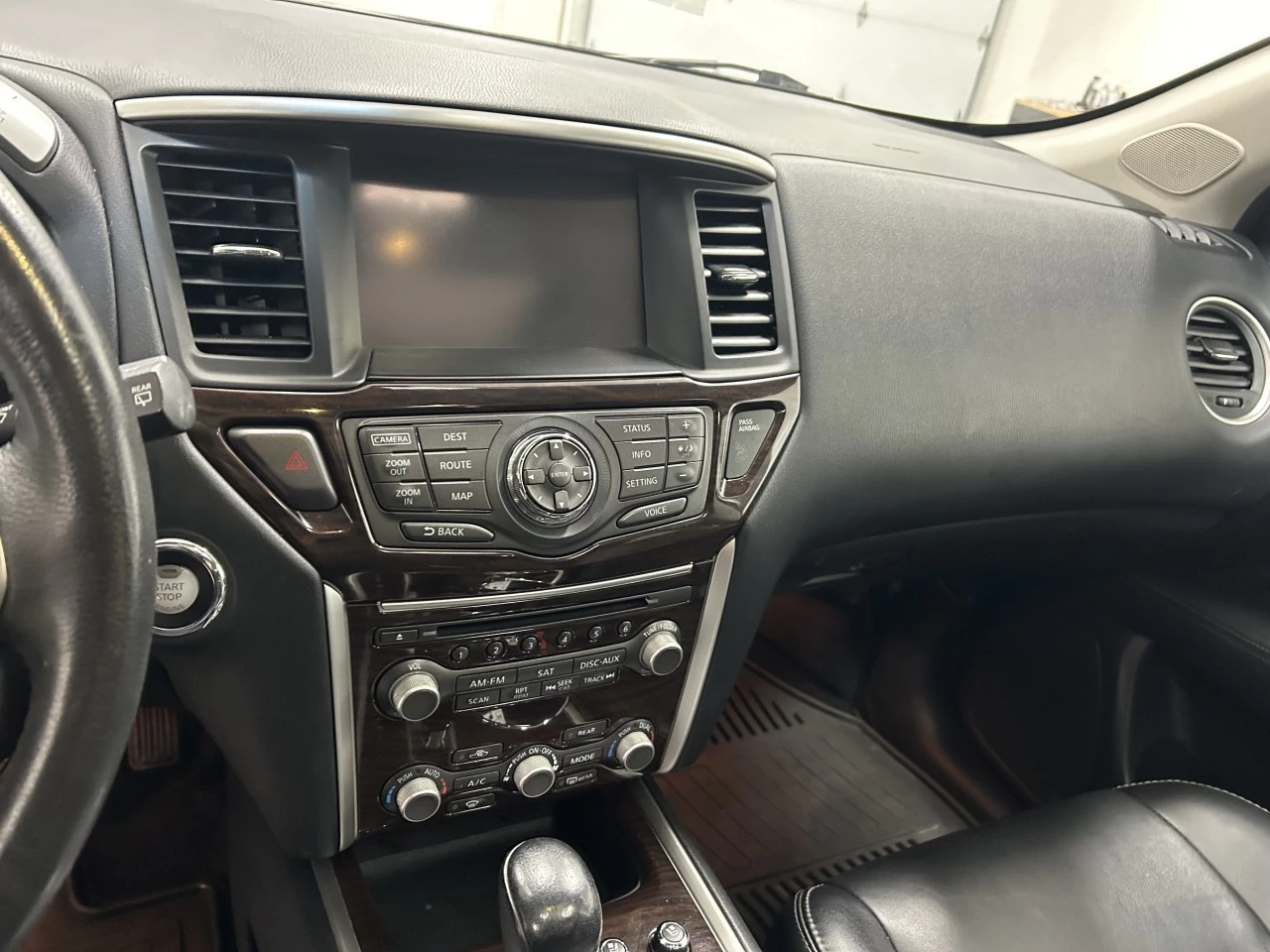 2015 Nissan Pathfinder Platinum Main Image