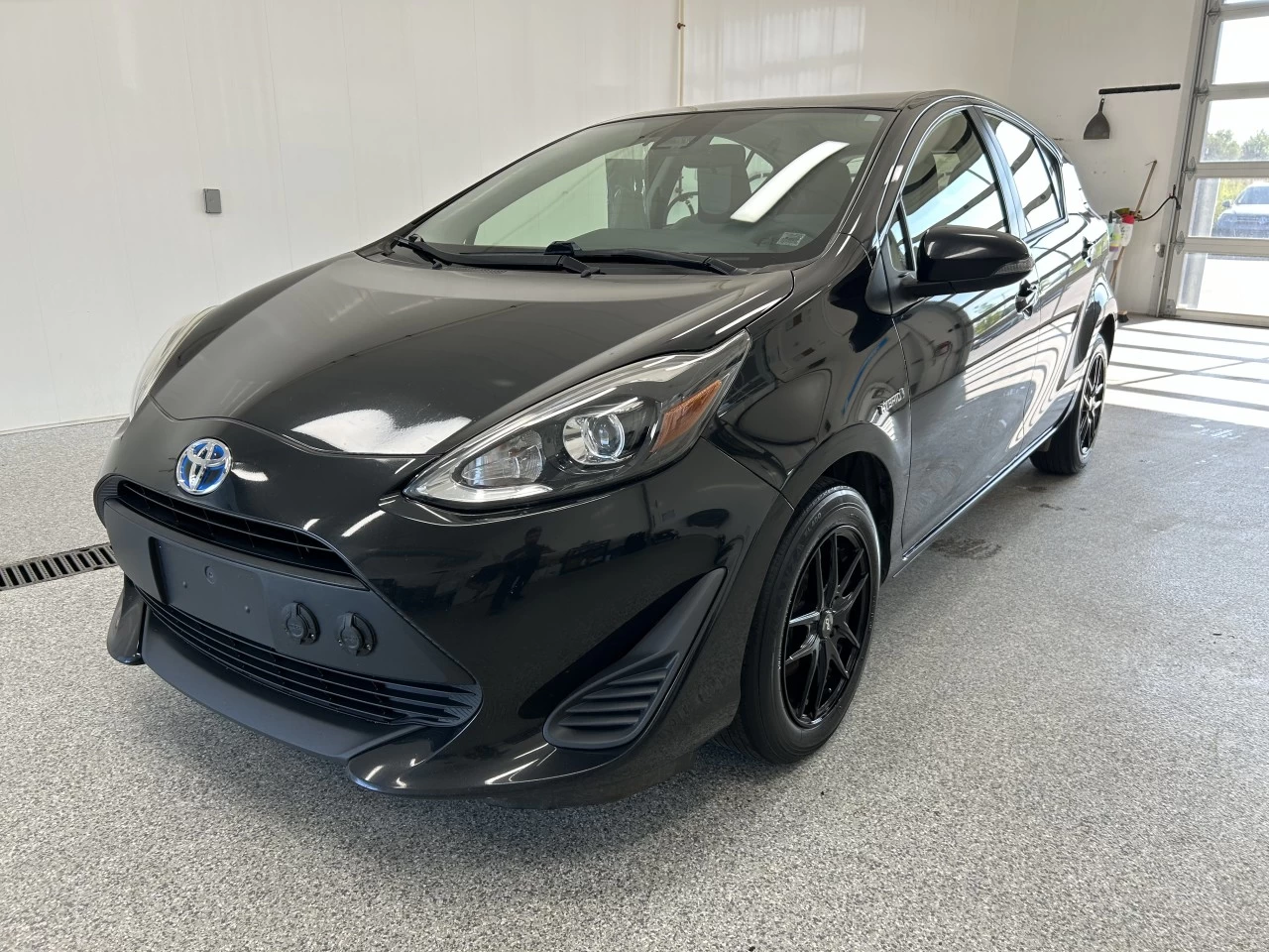 2018 Toyota Prius c Auto Main Image