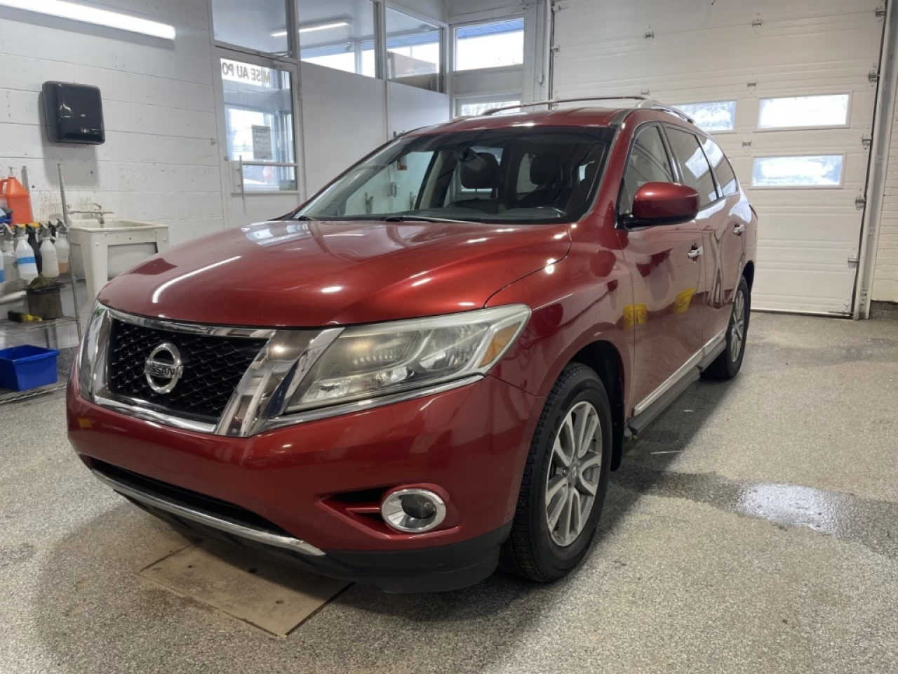 2014 Nissan Pathfinder SL Main Image