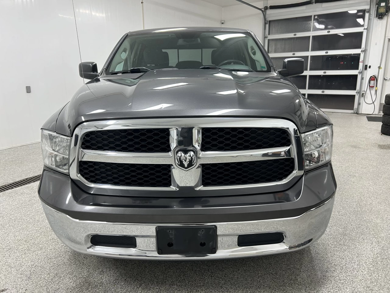 2016 Ram 1500 SLT Image principale