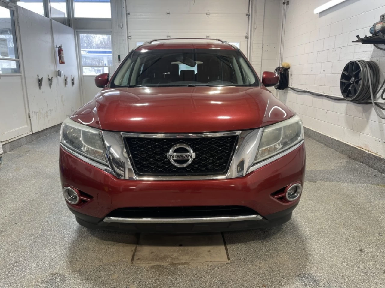 2014 Nissan Pathfinder SL Main Image