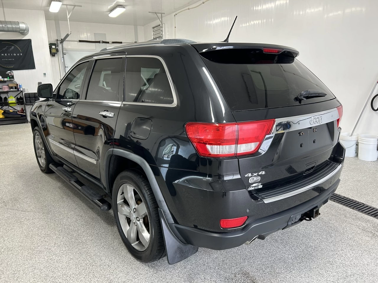 2012 Jeep Grand Cherokee Overland Main Image