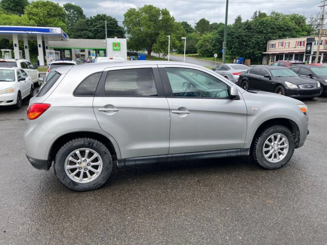 2013 Mitsubishi RVR SE Main Image