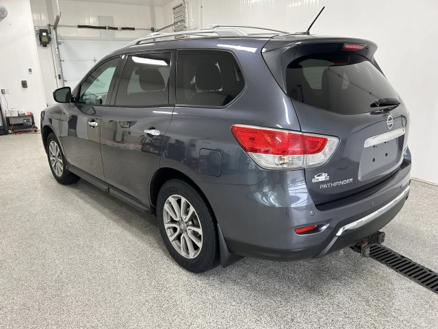 Nissan Pathfinder SV 2014