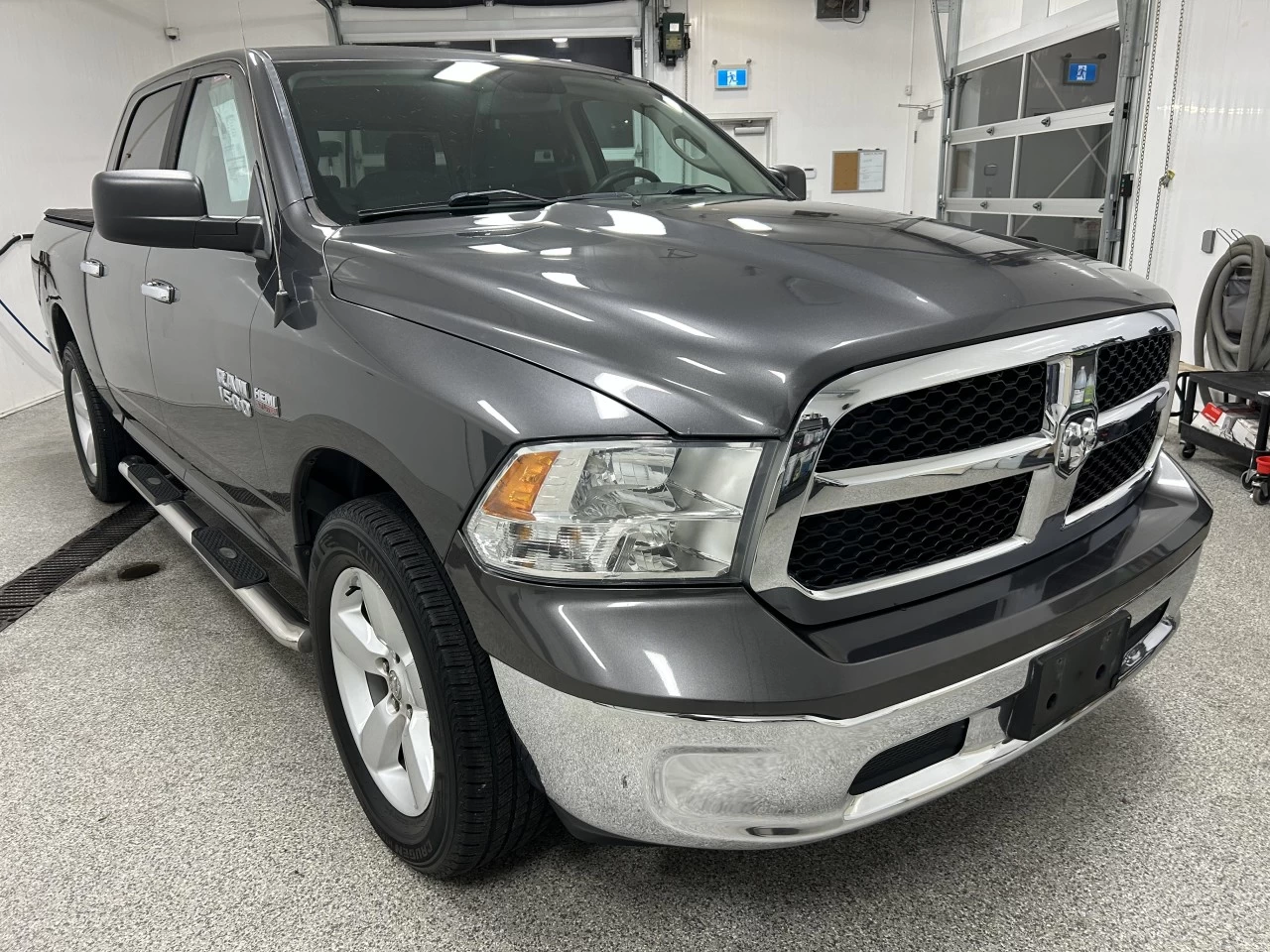 2016 Ram 1500 SLT Image principale