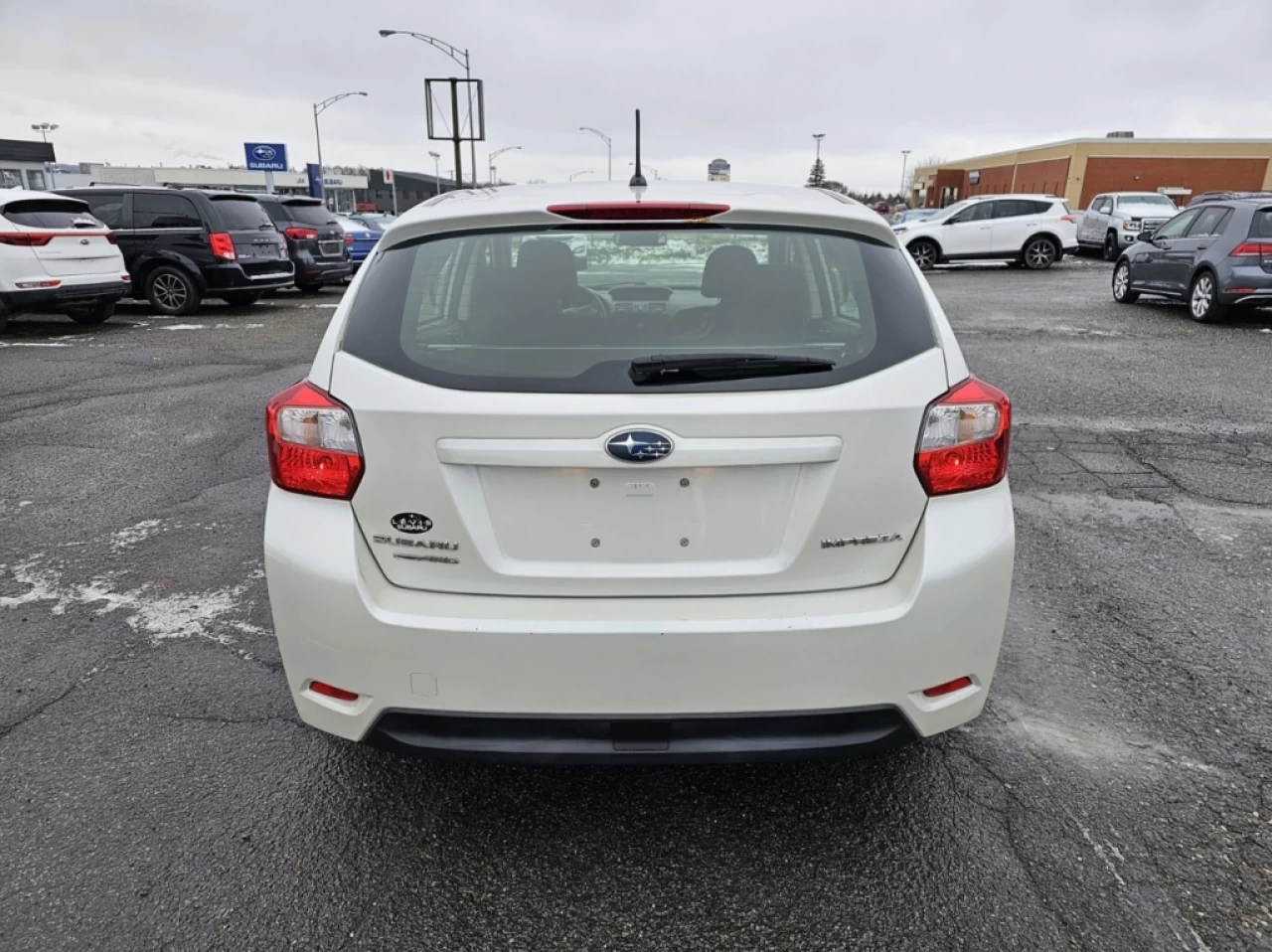 2013 Subaru Impreza 2,0i avec groupe tourisme Image principale