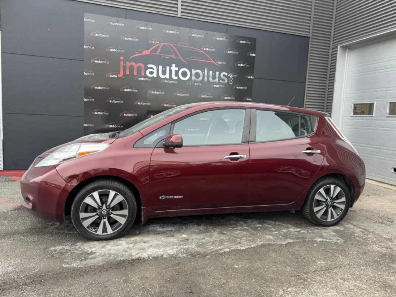 2016 Nissan LEAF SV Main Image