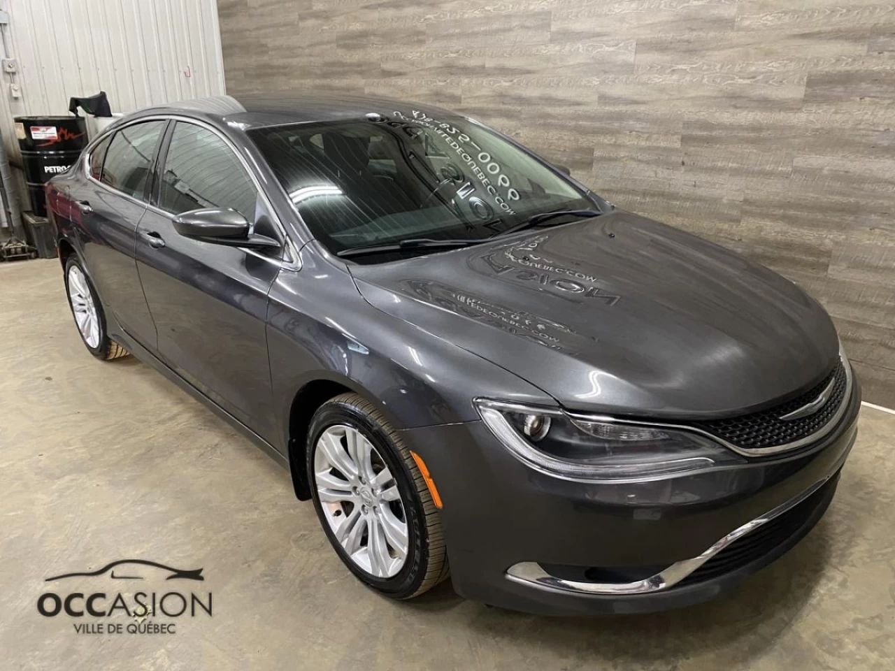 2015 Chrysler 200 4dr Sdn Limited FWD Main Image