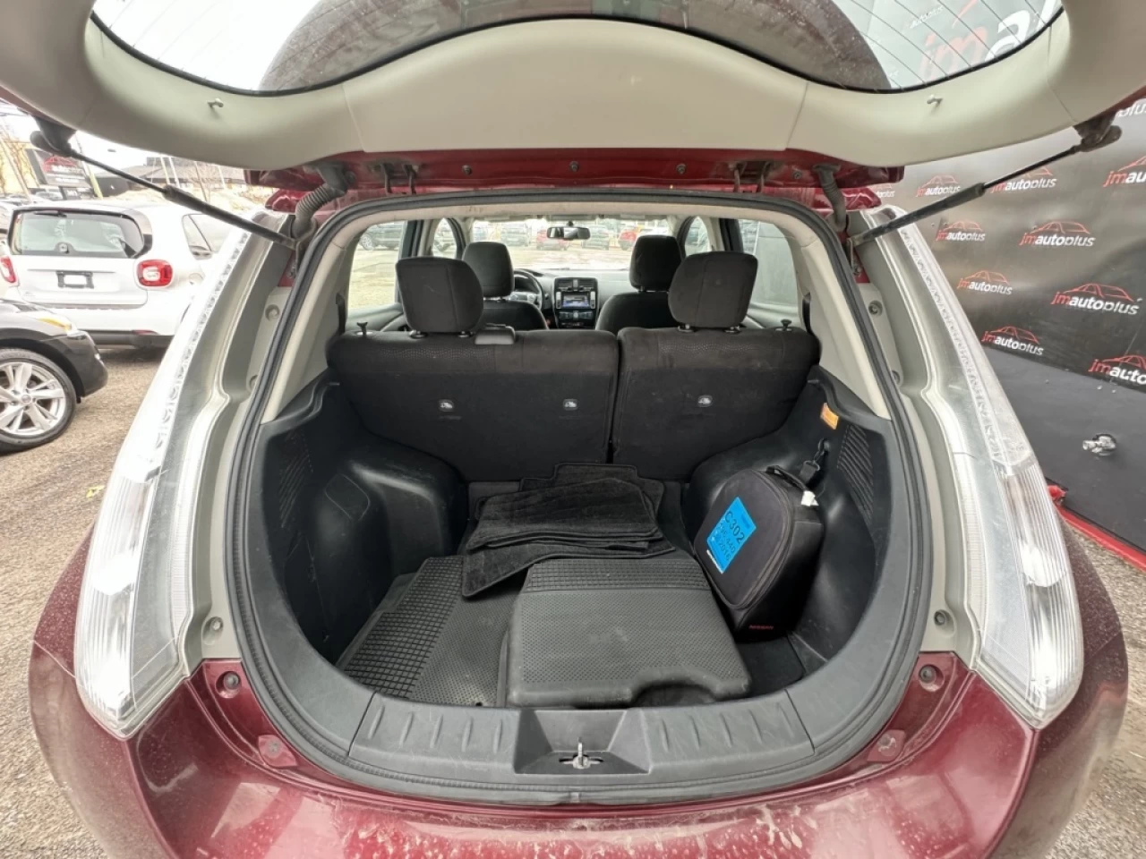 2016 Nissan LEAF SV Main Image