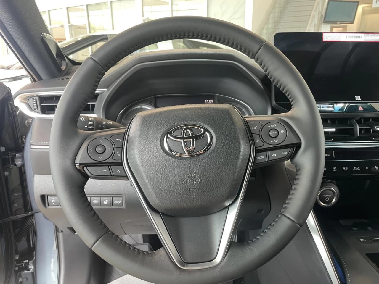 2024 Toyota Venza Hybrid XLE AWD Main Image