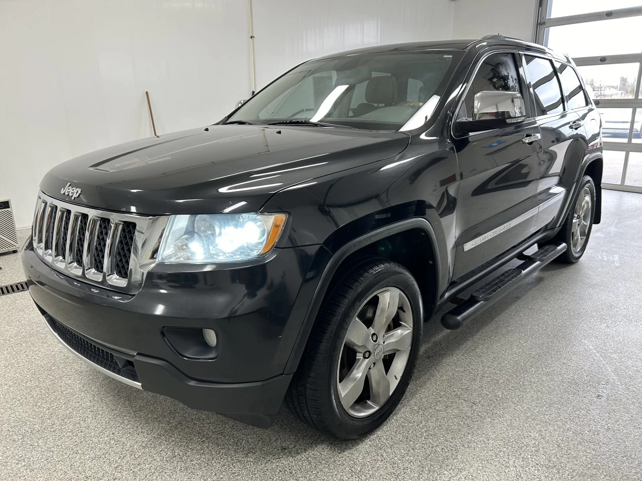 2012 Jeep Grand Cherokee Overland Main Image