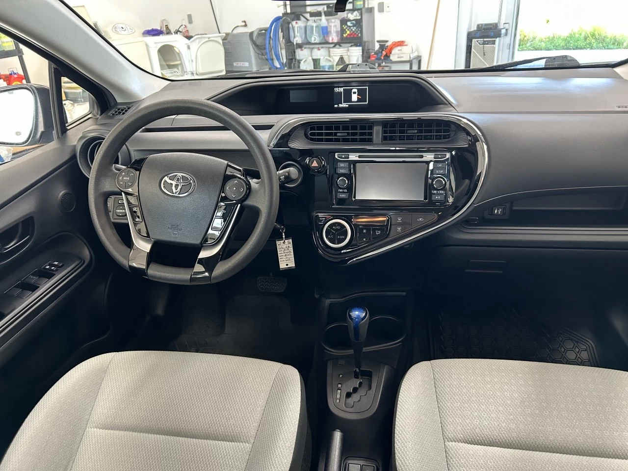 2018 Toyota Prius c Auto Main Image