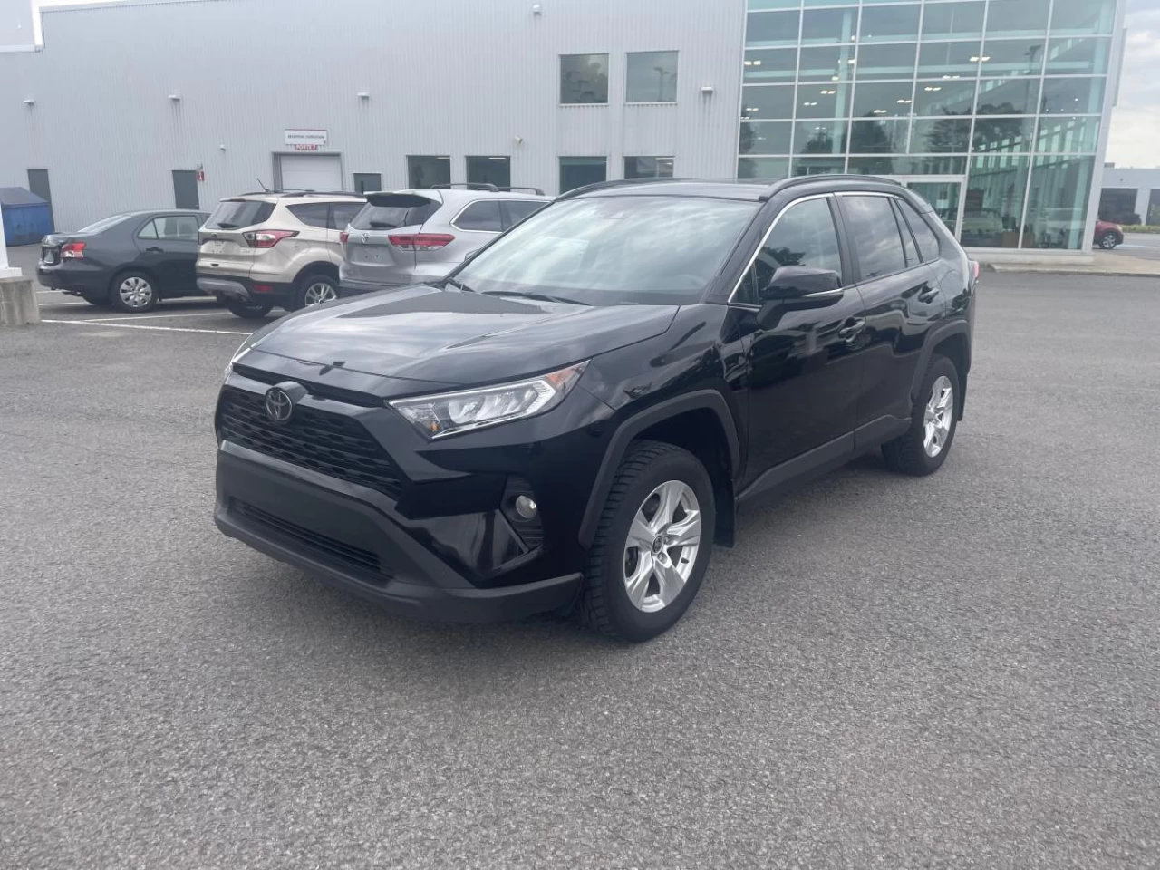 2021 Toyota RAV4 XLE Main Image