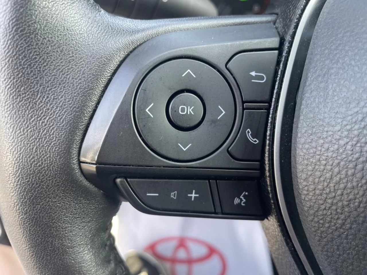 2021 Toyota RAV4 XLE AWD Main Image