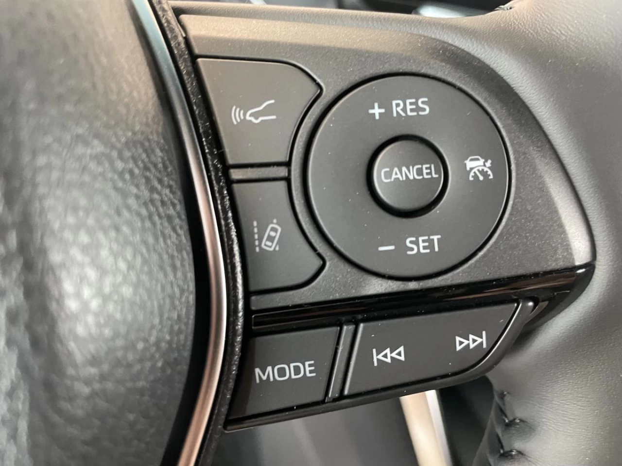 2024 Toyota Venza Hybrid XLE AWD Main Image