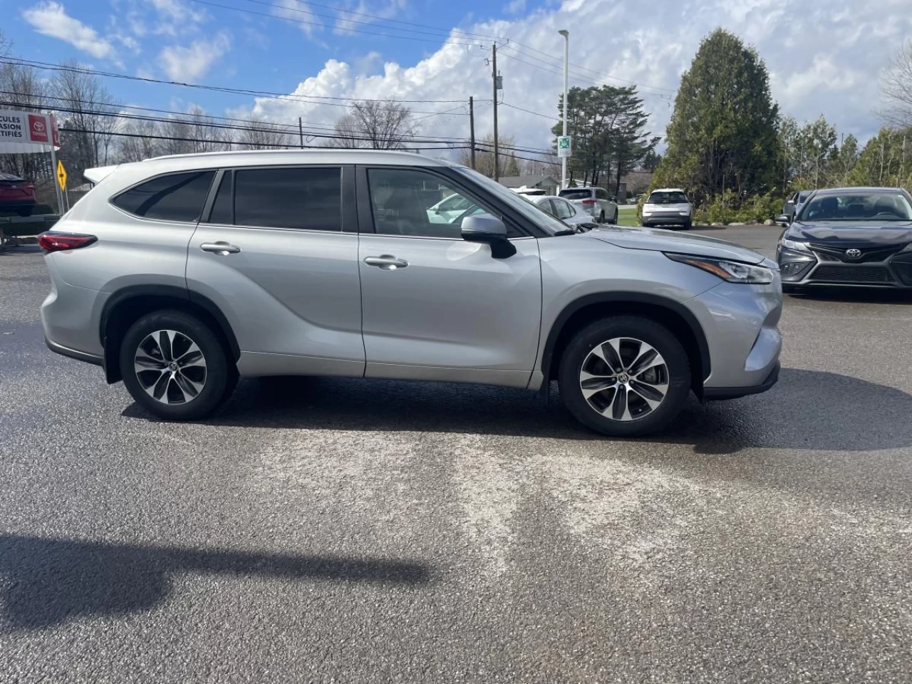 2023 Toyota Highlander XLE Main Image