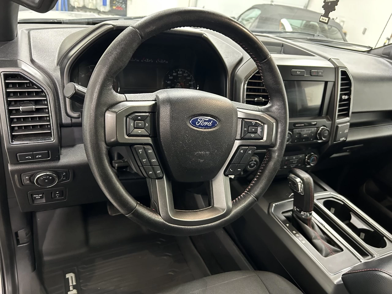 2019 Ford F-150 XLT SPORT Image principale