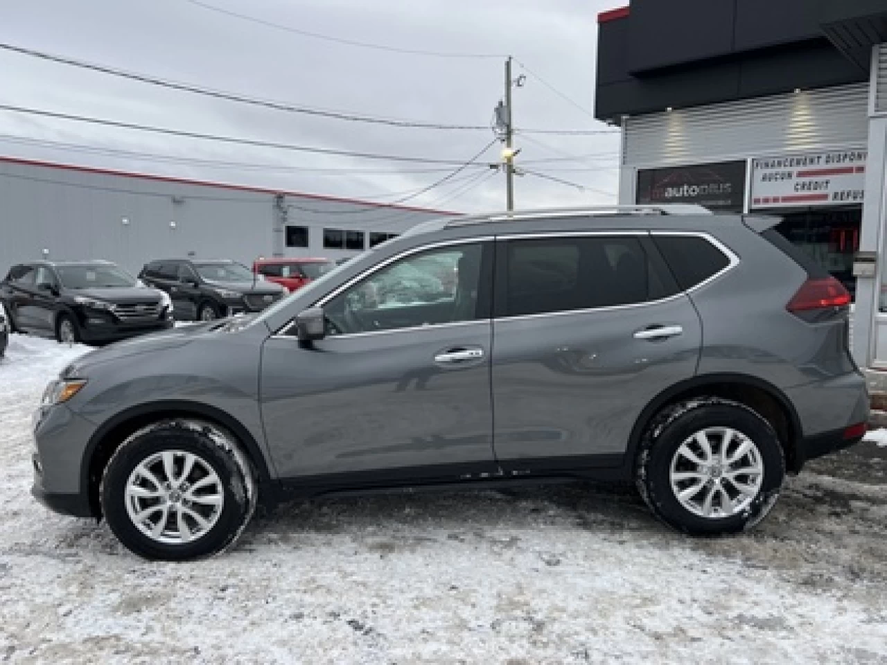 2018 Nissan Rogue SV AWD Main Image