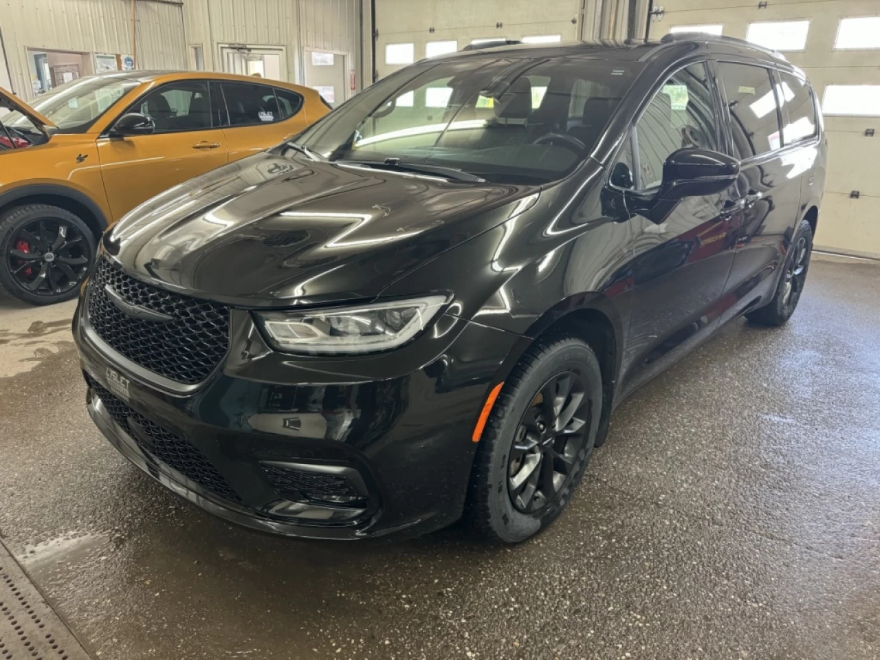 2022 Chrysler Pacifica Touring L Main Image