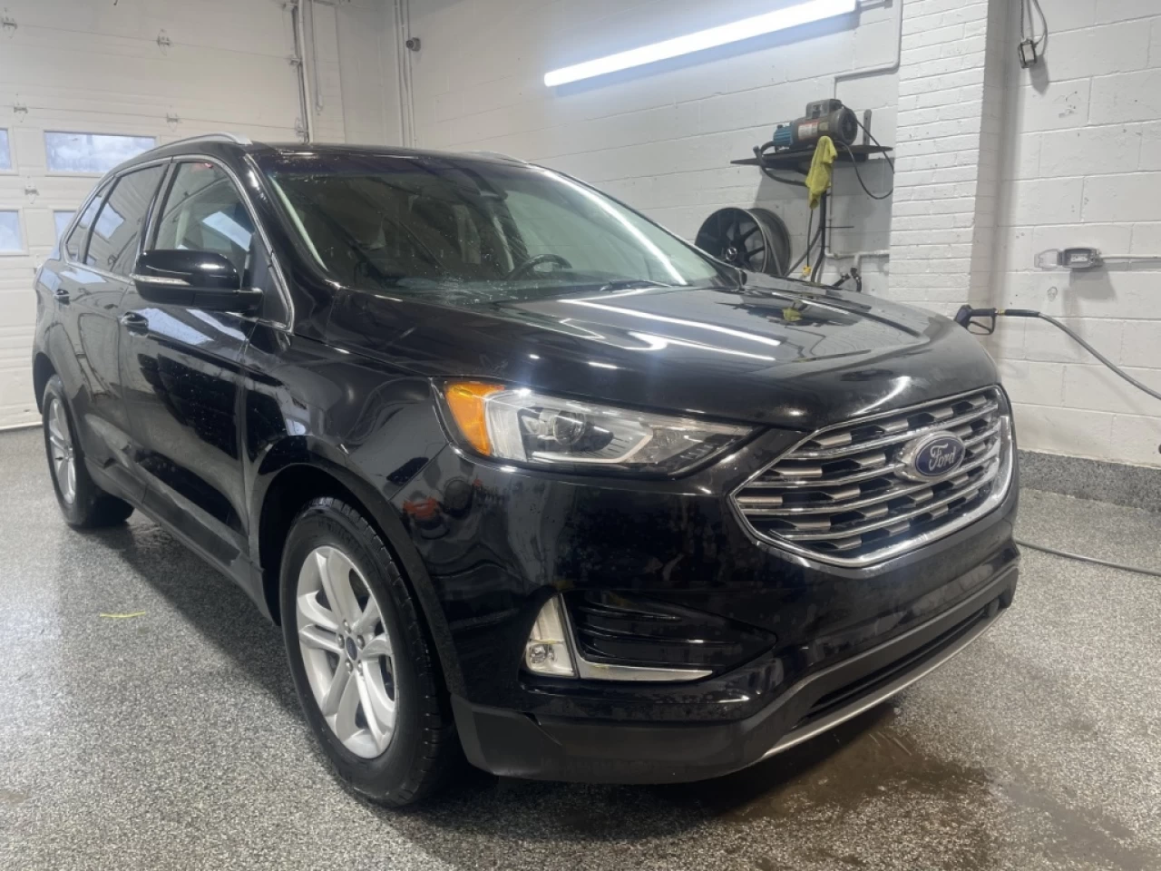 2020 Ford Edge SEL Main Image