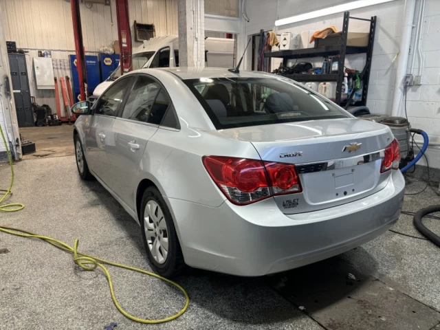 Chevrolet Cruze LT turbo avec 1SA 2012