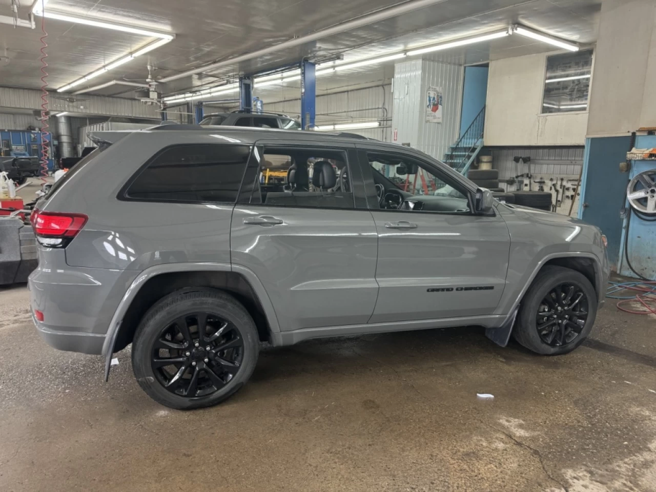 2021 Jeep Grand Cherokee Altitude Main Image