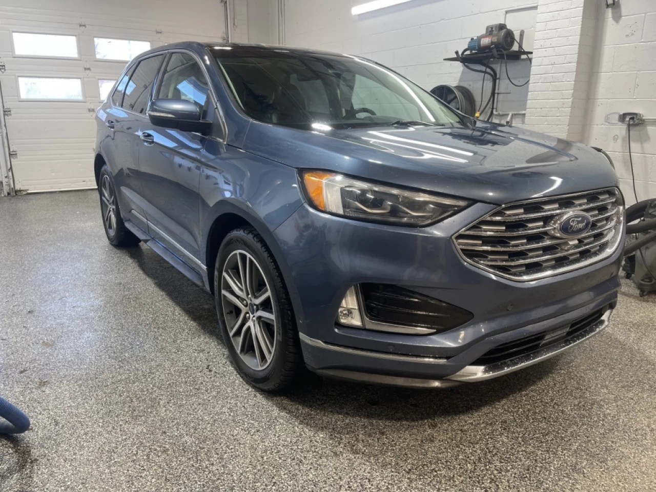 2019 Ford Edge Titane Image principale