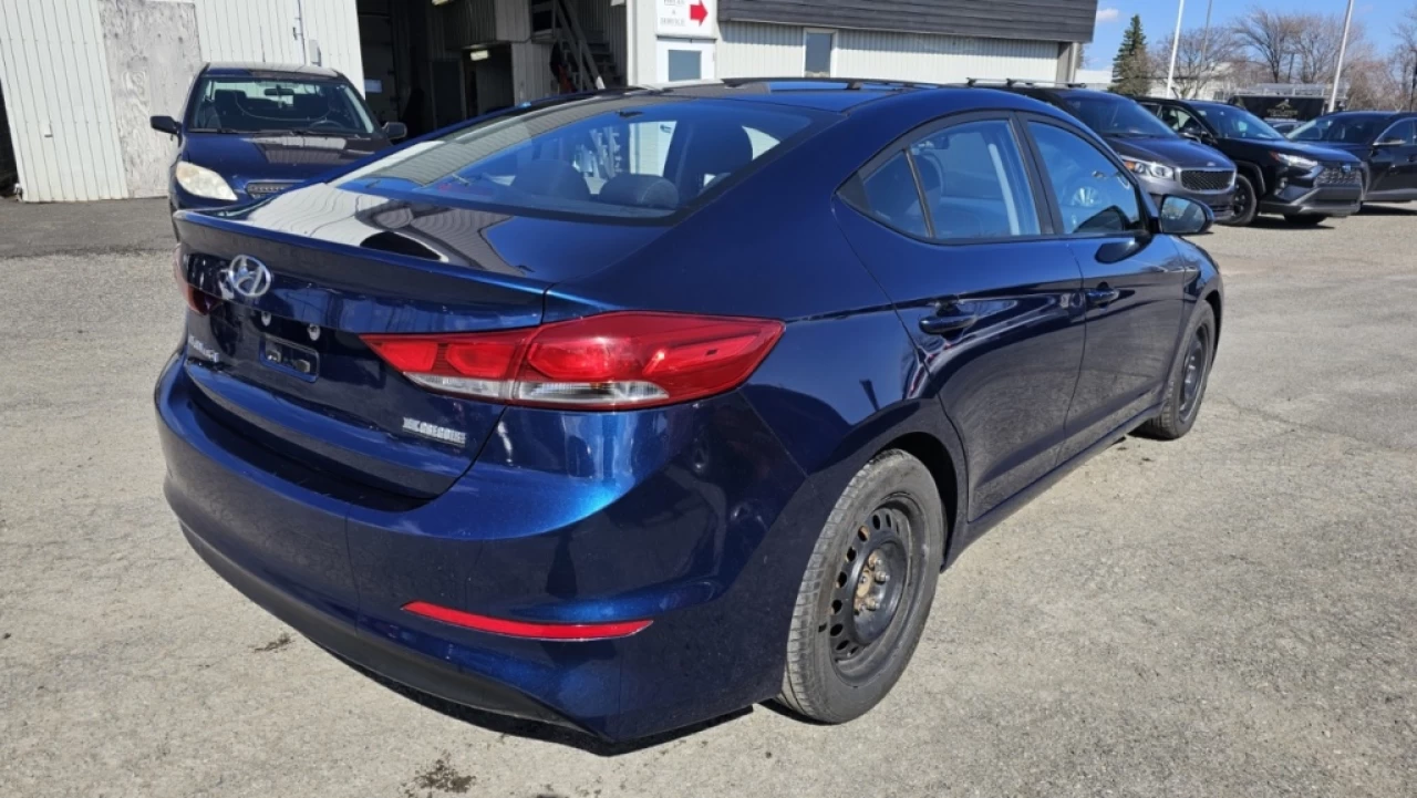 2017 Hyundai Elantra LE Image principale