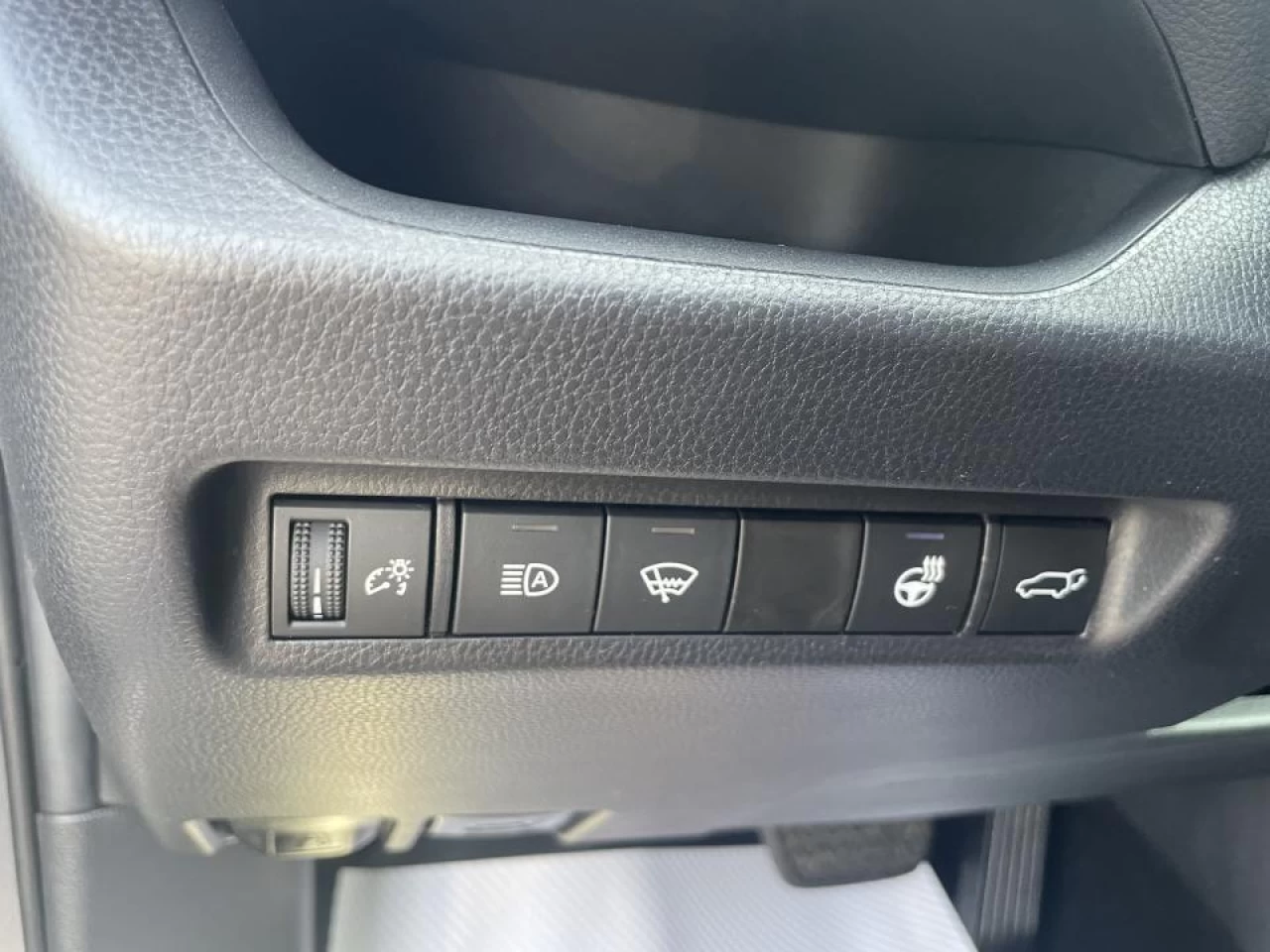 2021 Toyota RAV4 XLE AWD Main Image