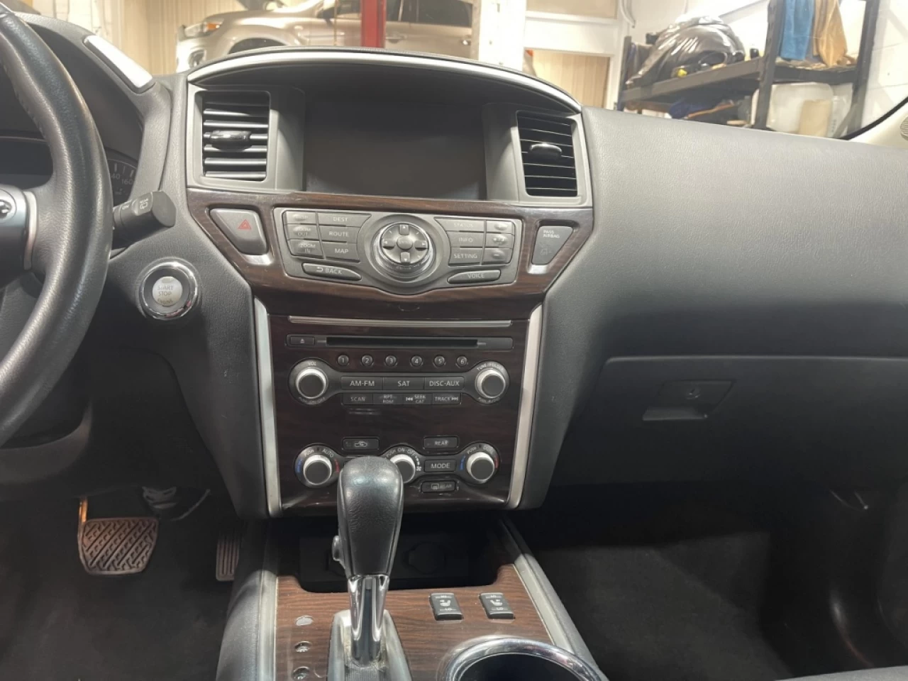 2014 Nissan Pathfinder SL Image principale