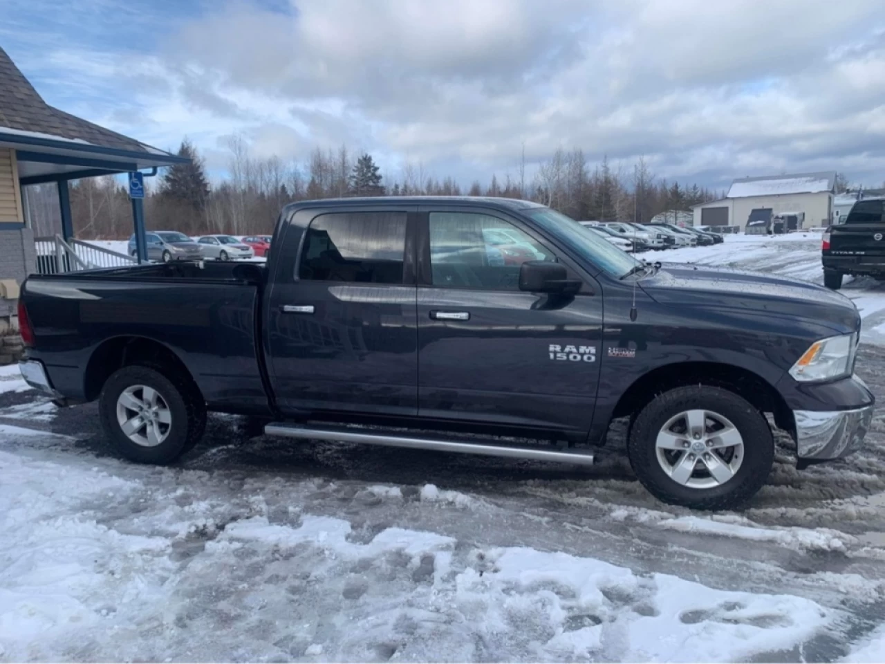 2017 Ram 1500 SLT Image principale