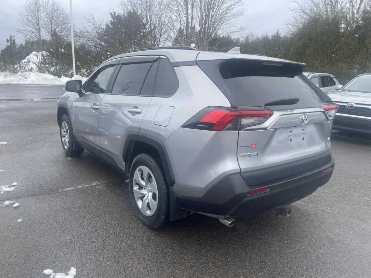 2021 Toyota RAV4 LE FWD Image principale