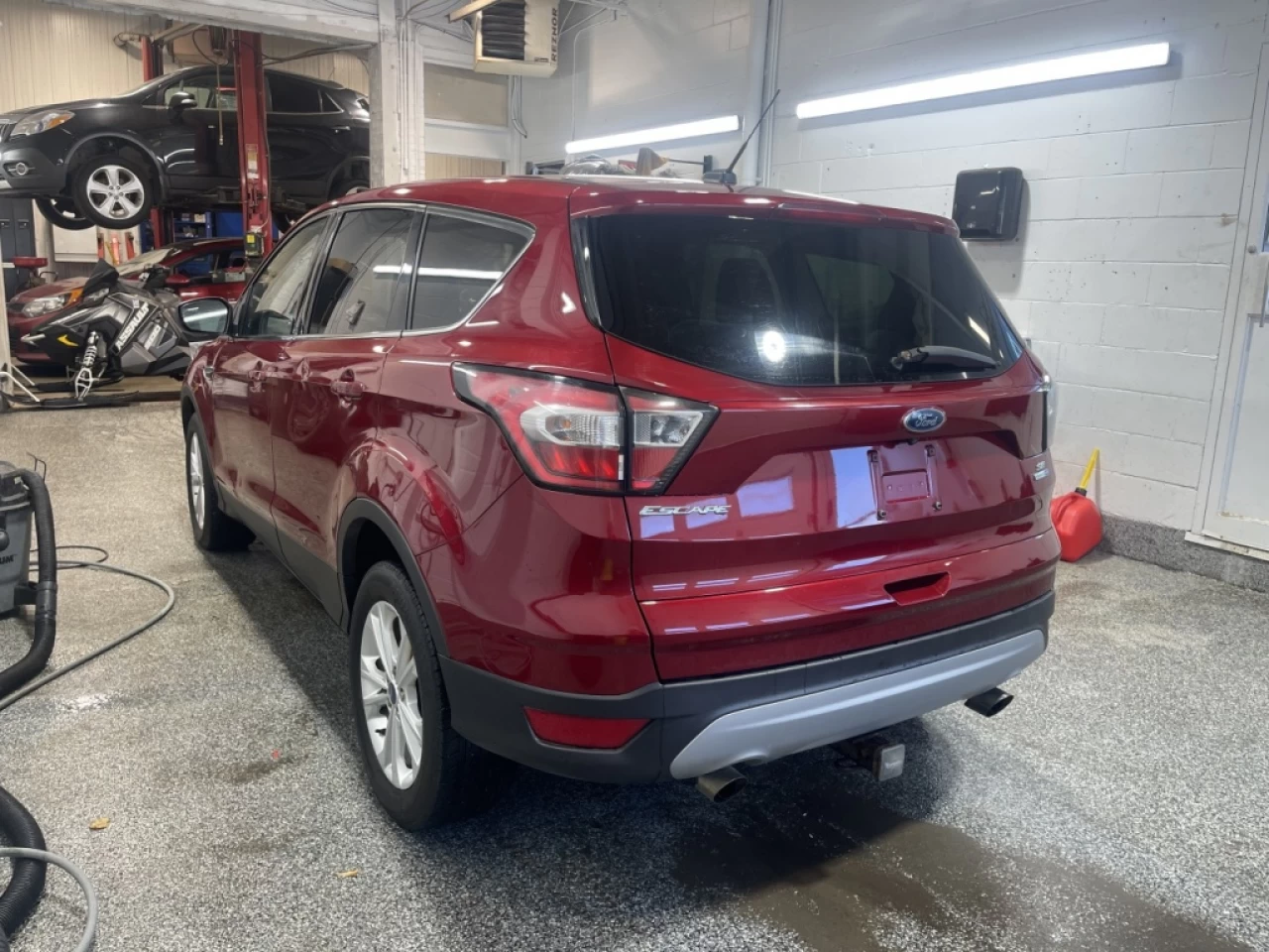 2017 Ford Escape SE Main Image