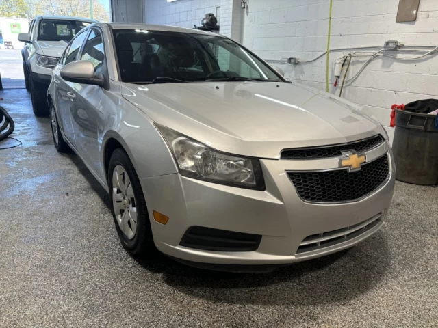 Chevrolet Cruze LT turbo avec 1SA 2012