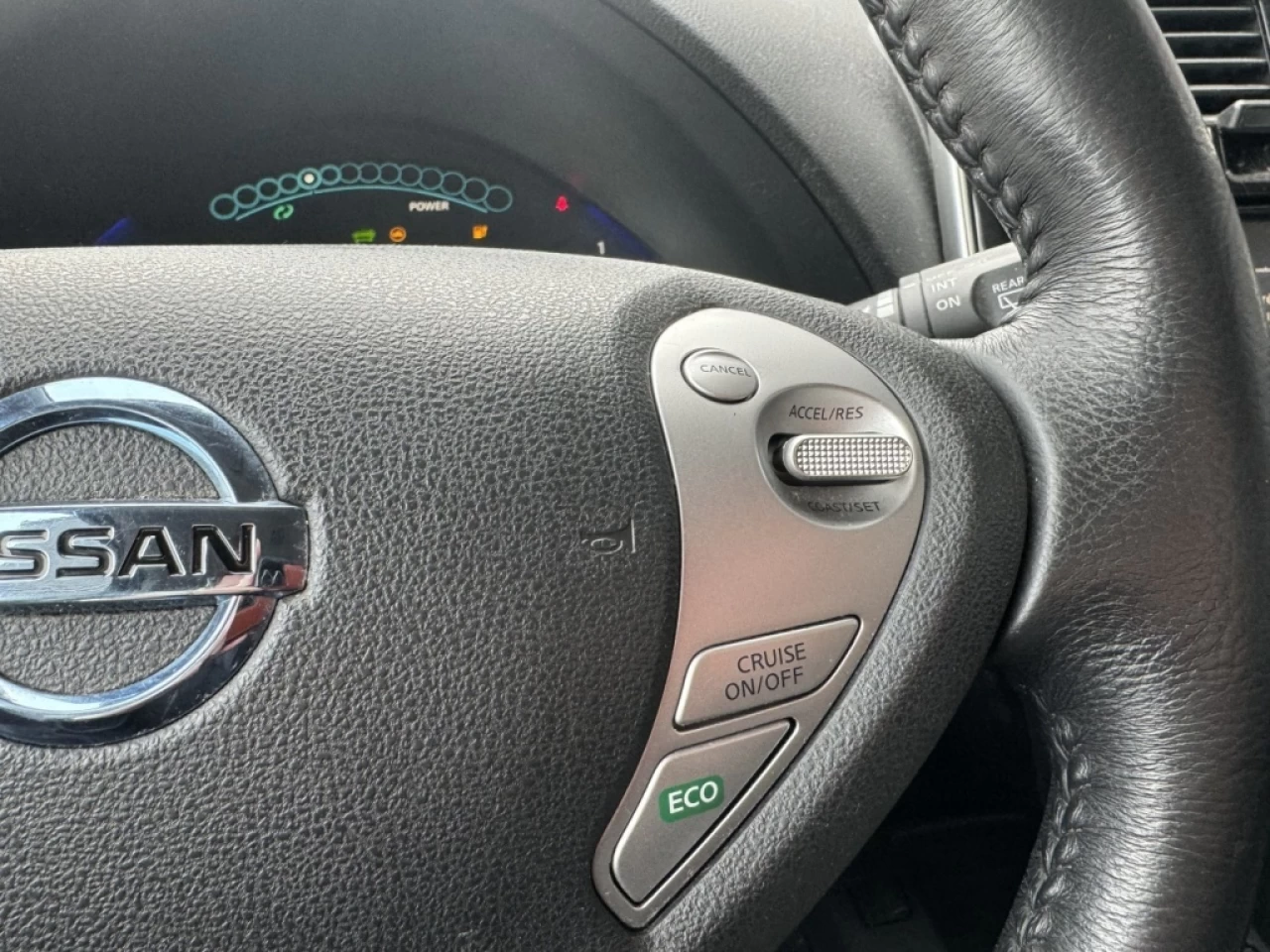 2016 Nissan LEAF SV Main Image