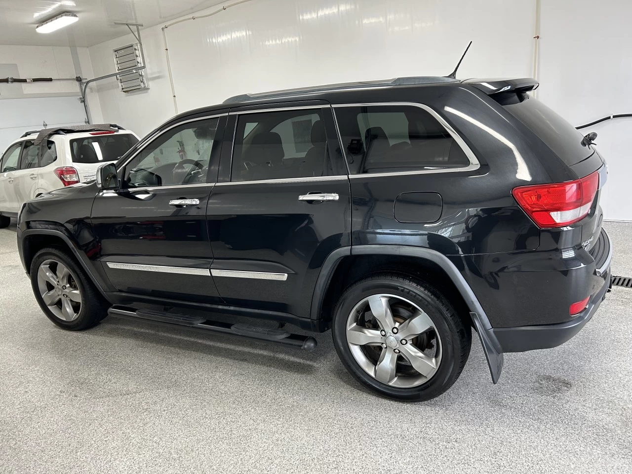 2012 Jeep Grand Cherokee Overland Main Image