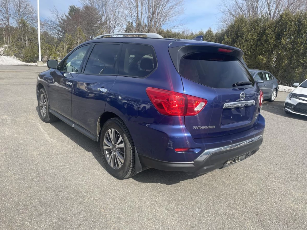 2019 Nissan Pathfinder 4dr 4wd Sl Premium Main Image