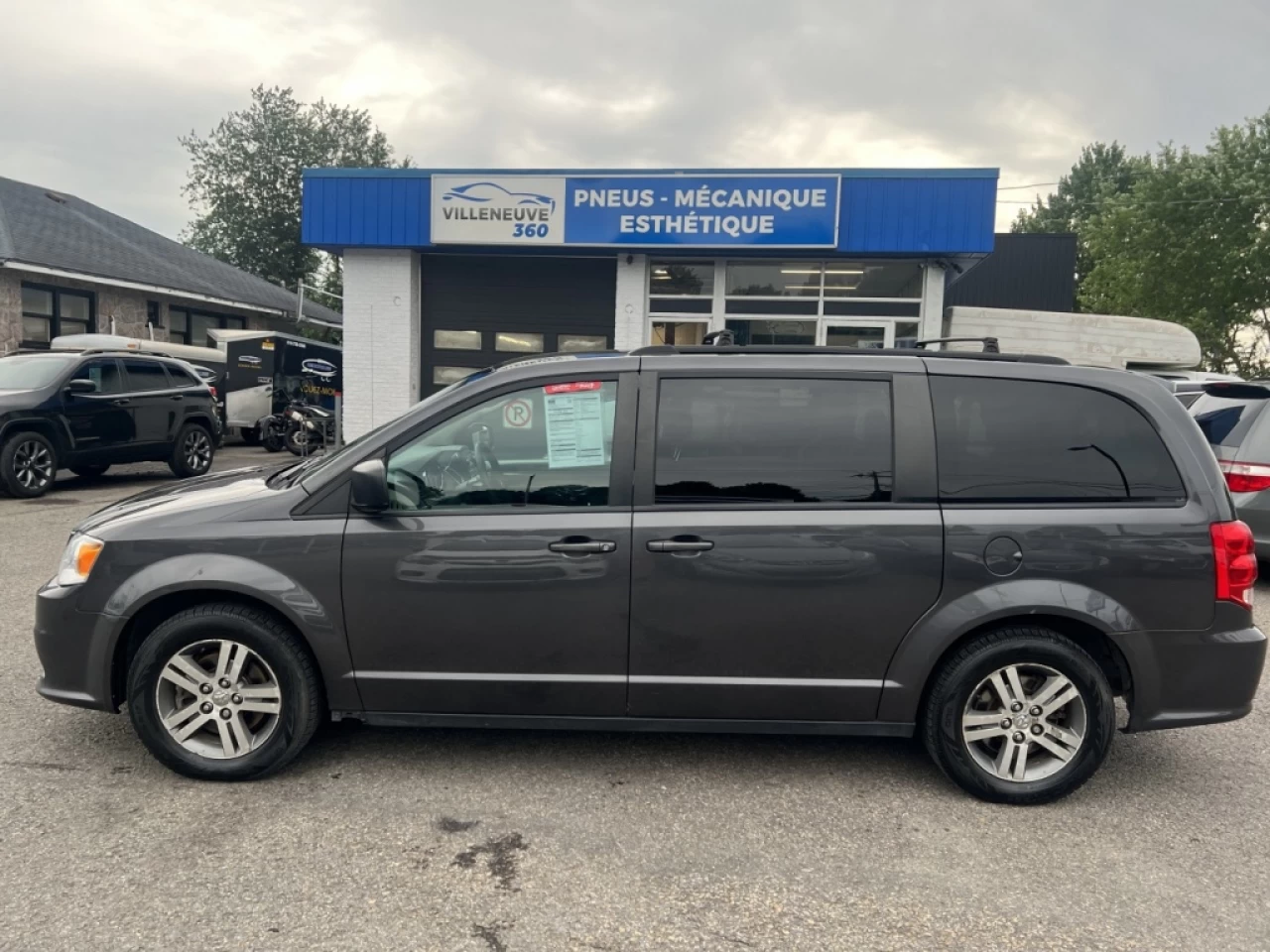 2019 Dodge Grand Caravan SXT Main Image