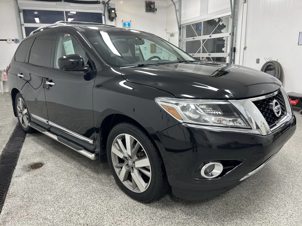 2015 Nissan Pathfinder Platinum Main Image