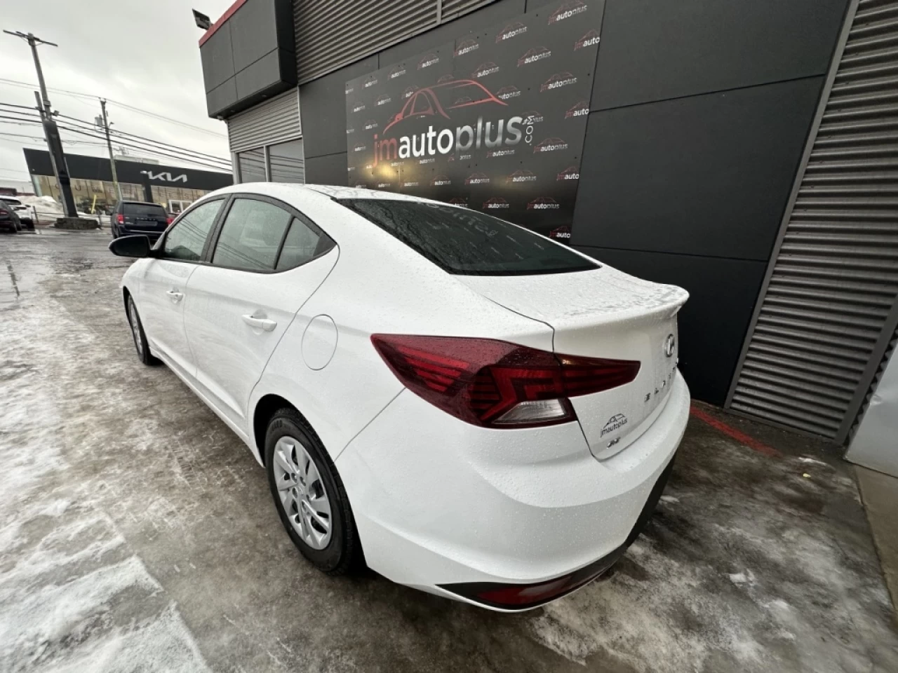 2020 Hyundai Elantra Essential Main Image