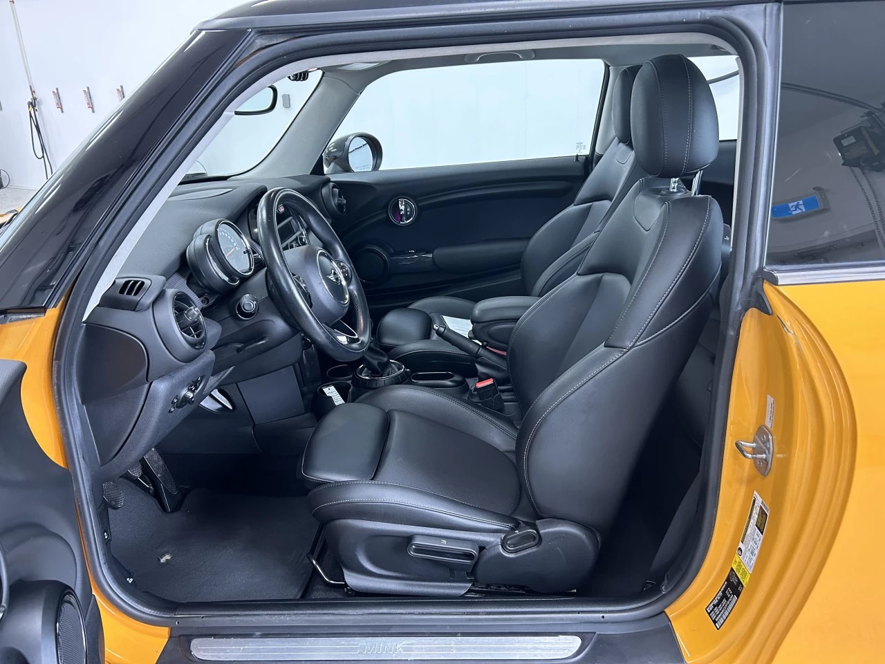 2015 Mini Cooper 3dr HB Main Image