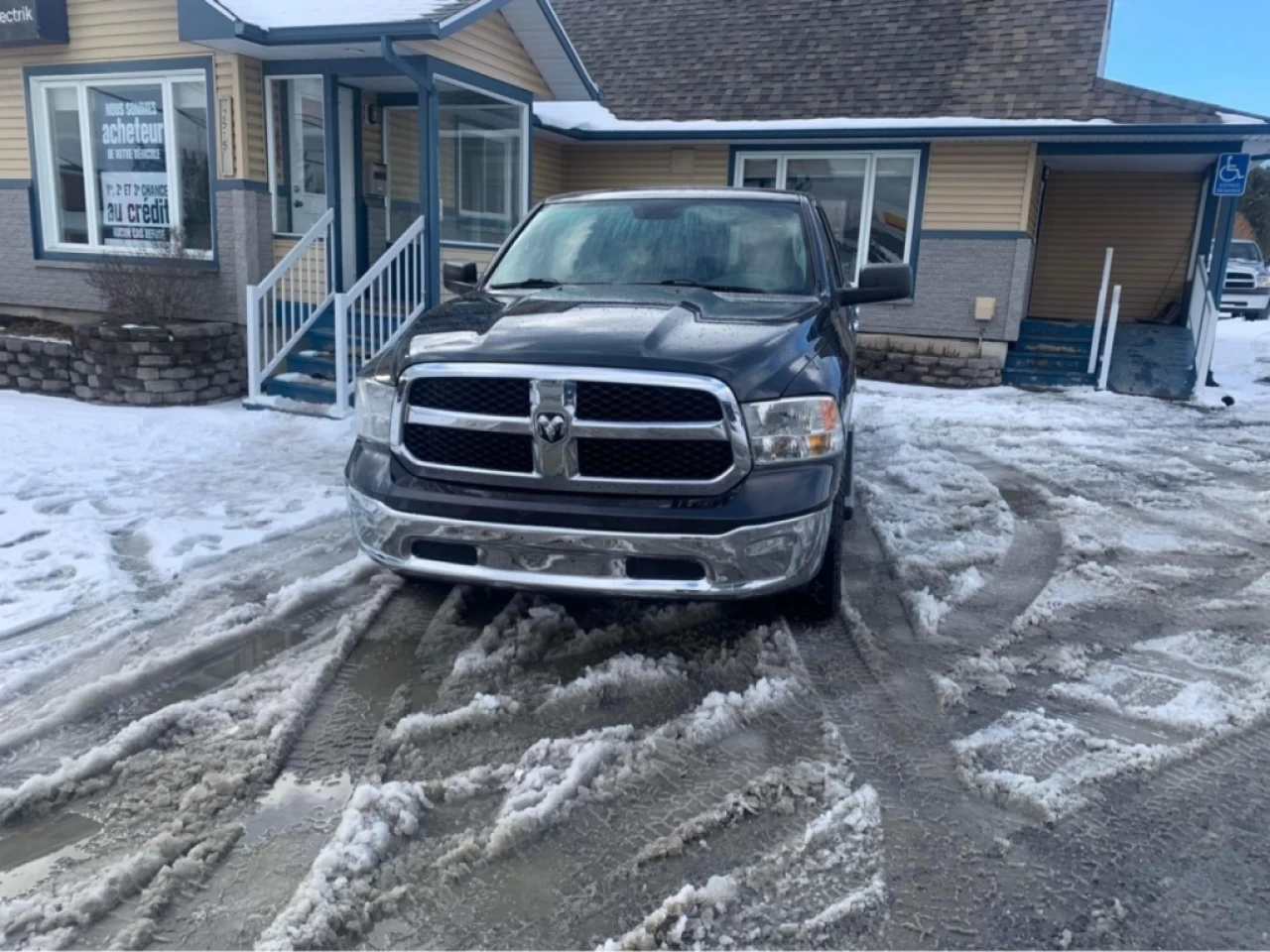 2017 Ram 1500 SLT Image principale