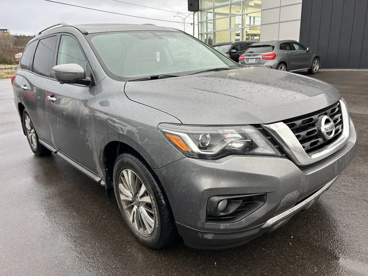 2018 Nissan Pathfinder SL Premium Main Image