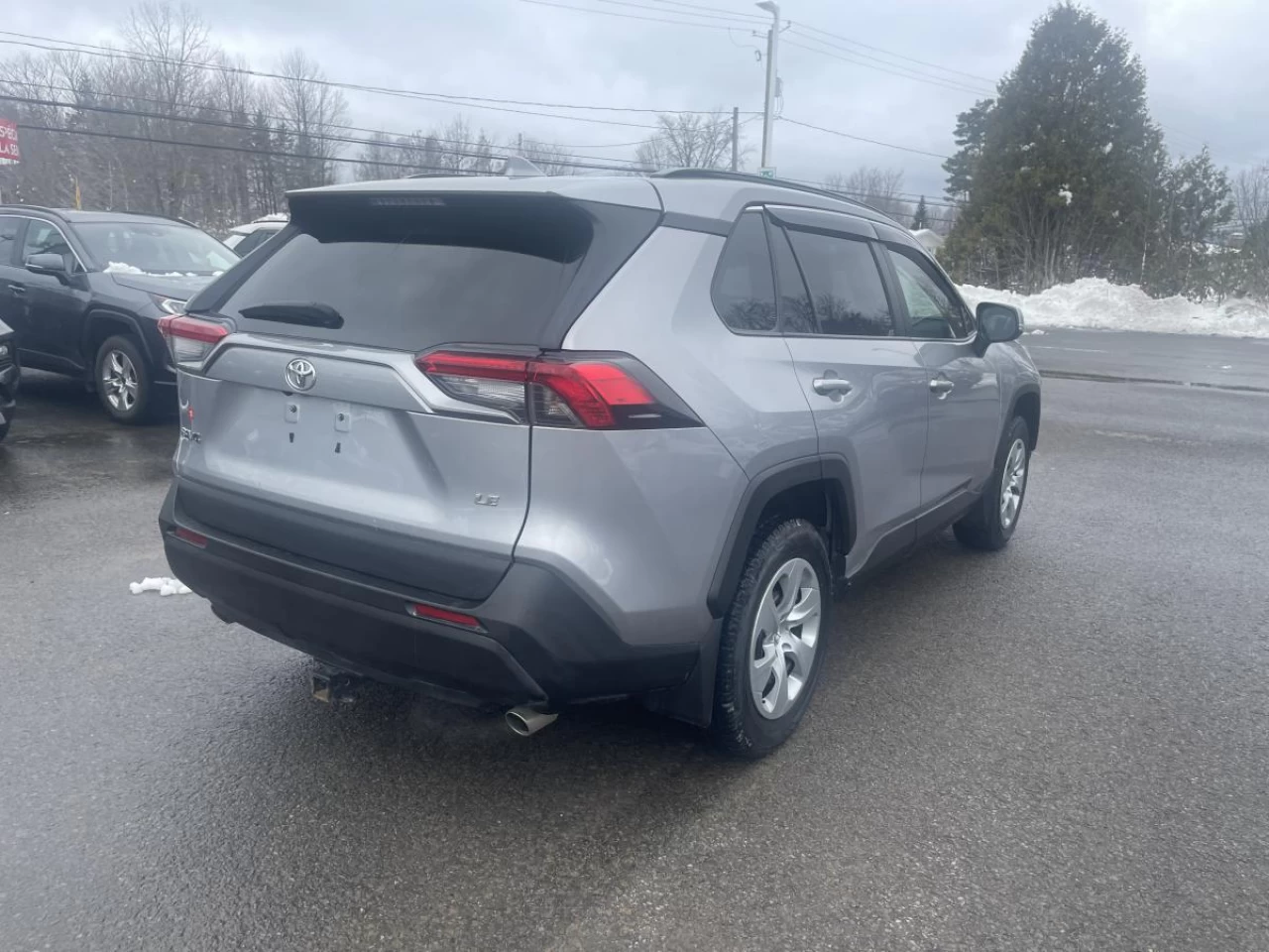 2021 Toyota RAV4 LE FWD Image principale